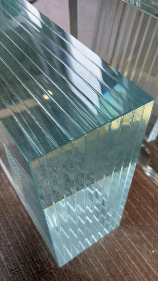 夹胶玻璃需要贴防爆膜吗？