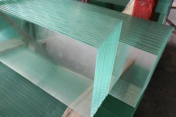 广州夹胶玻璃应用华为问界汽车展厅车刻夹胶玻璃