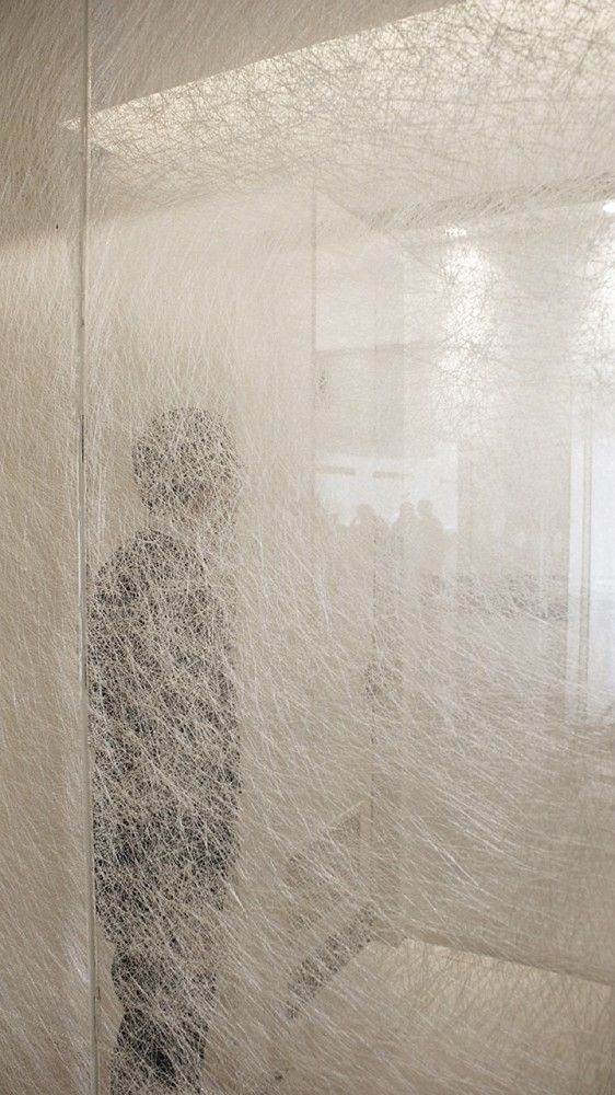 夹丝玻璃受冲击飞溅丝网易脱落?海博特种玻璃夹丝玻璃厂家 夹丝玻璃受冲击飞溅丝网易脱落?海博特种玻璃夹丝玻璃厂家